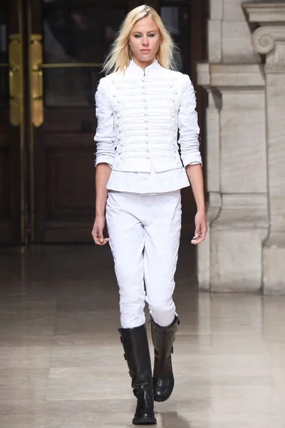 Look 31